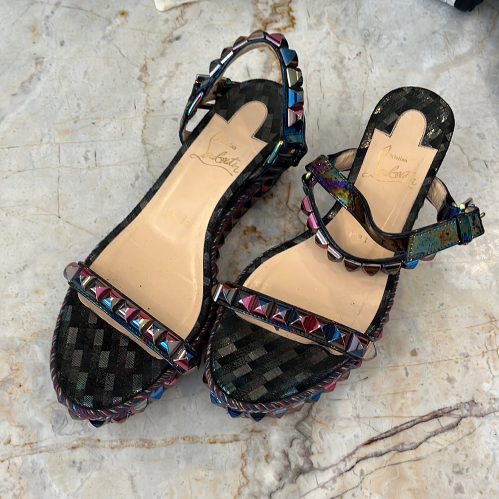 Loubiton platform sandal